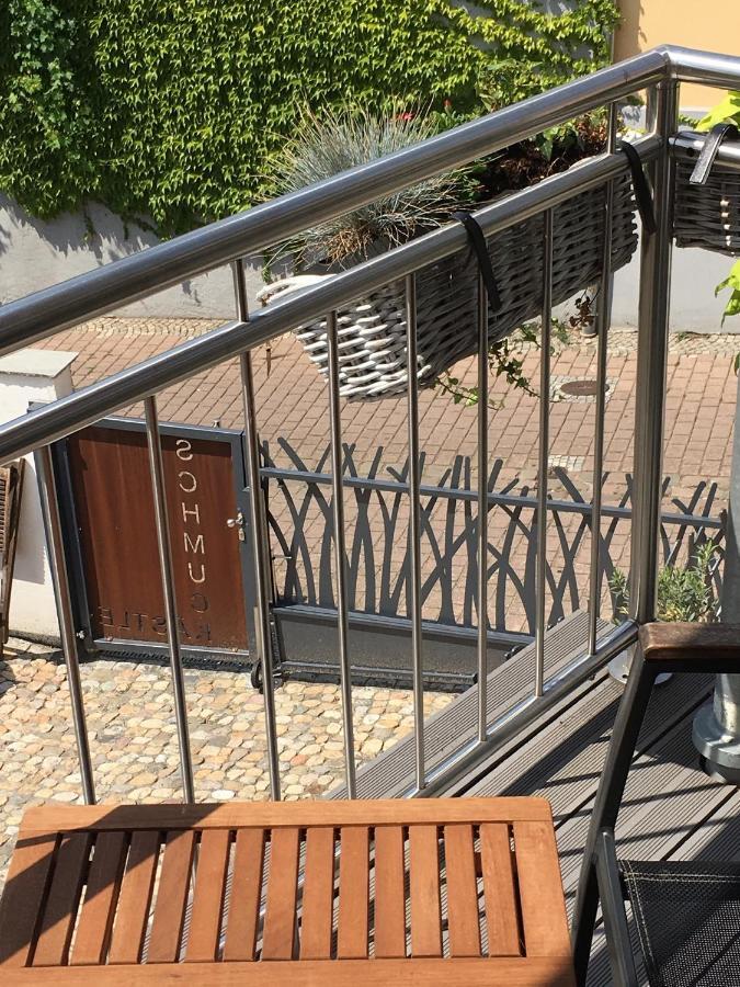Schmuckkaestle Am Hafen Wiesbaden Exterior foto